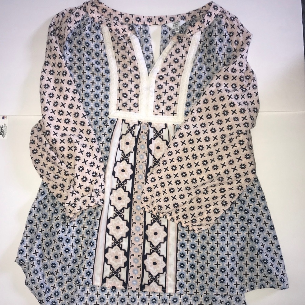 Crown and Ivy Plus Size Navy and Pink Peasant Top